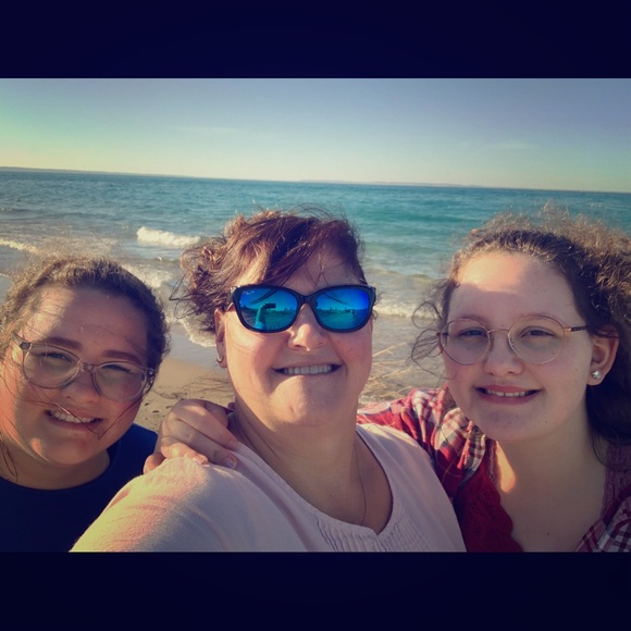 Meet your Posher, Heather - Picture 1 of 1